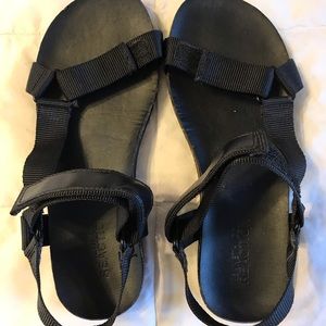 Kenneth Cole black sandals